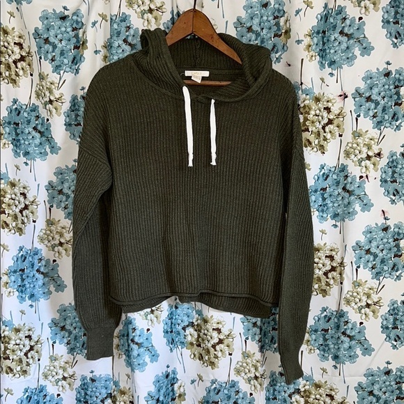 Forever 21 Sweaters - forever 21 Olive Green Women's pullover cropped Sweater